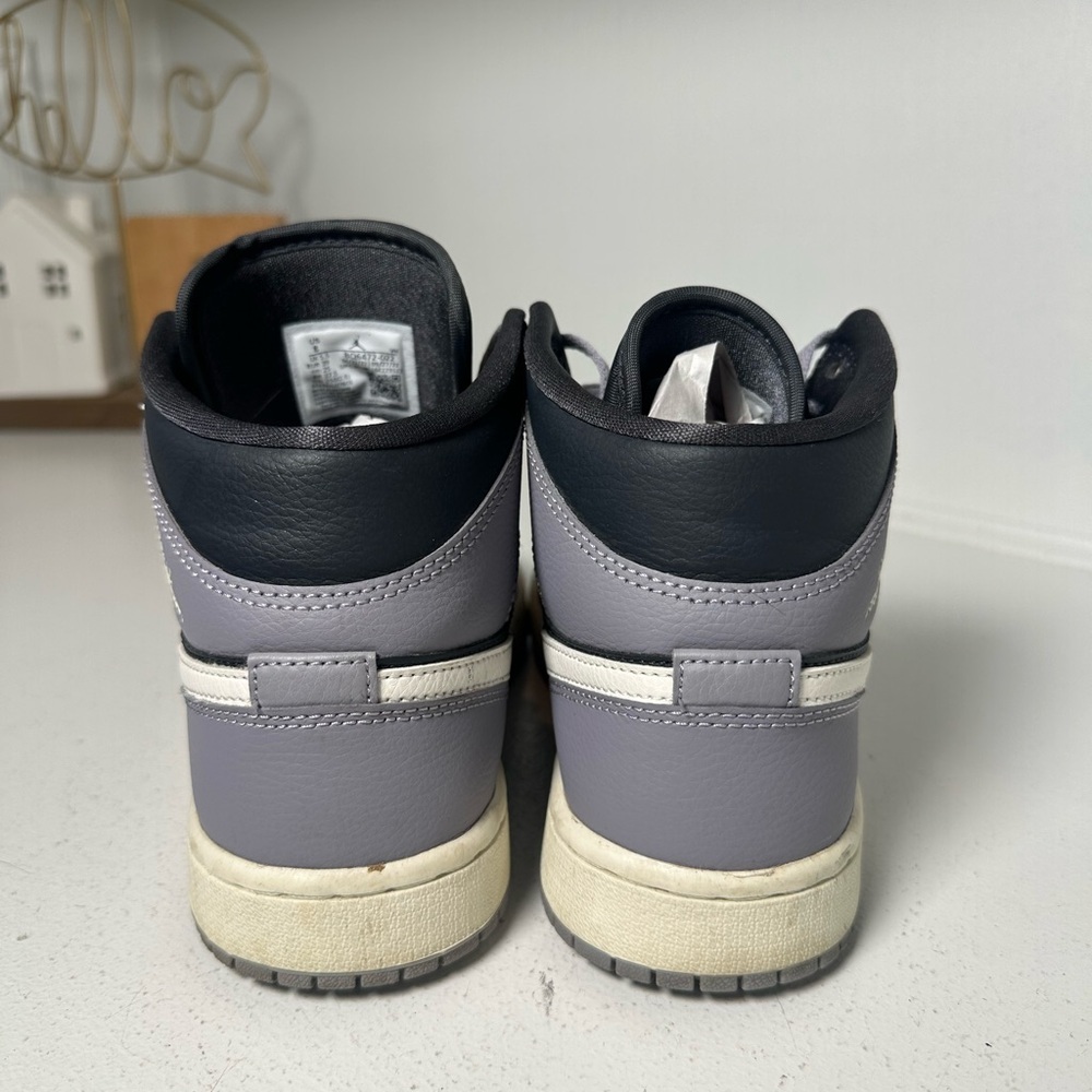 Nike Air Jordan 1 Mid Women's 8 Gray Black White Leather Sneakers BQ6472-022 - Picture 6 of 9